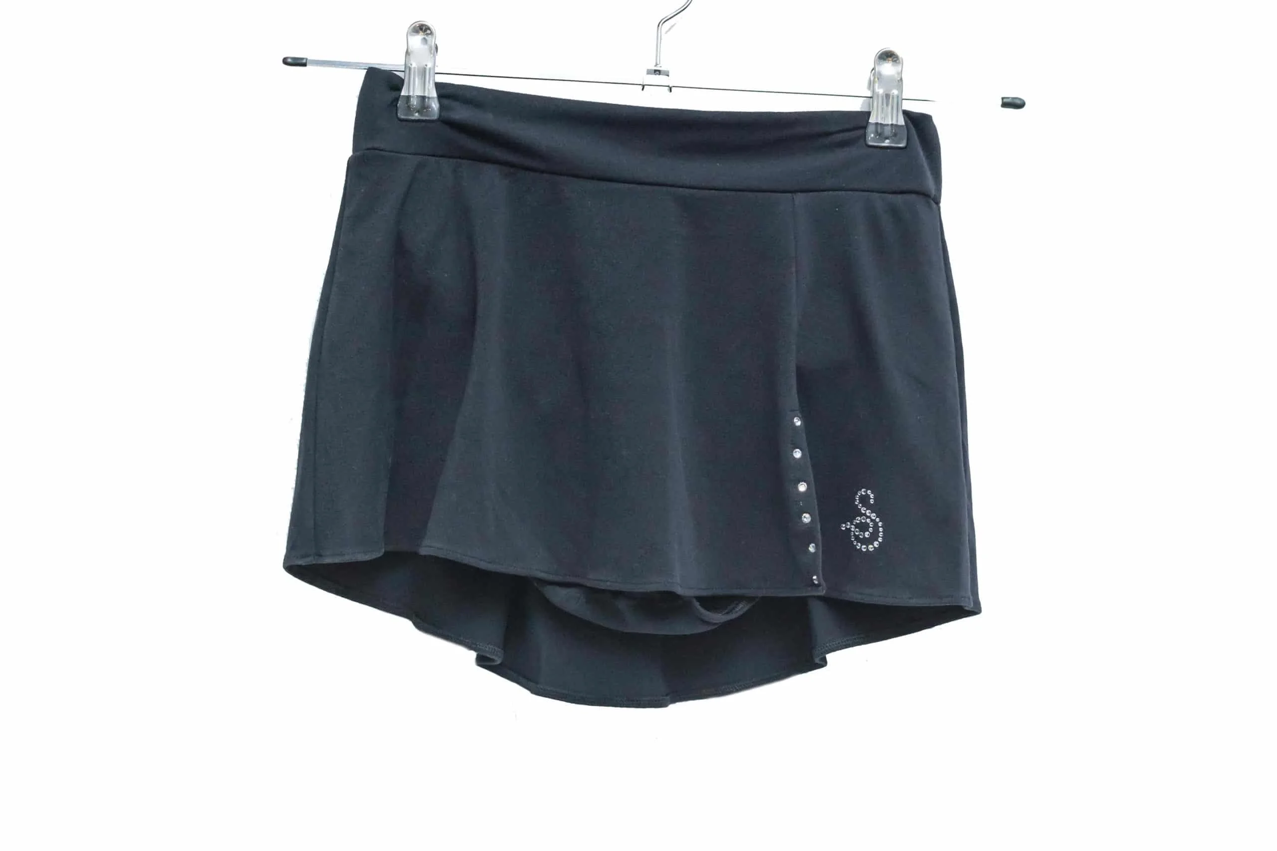 חצאית תרמית שחורה של חברת SAGESTER