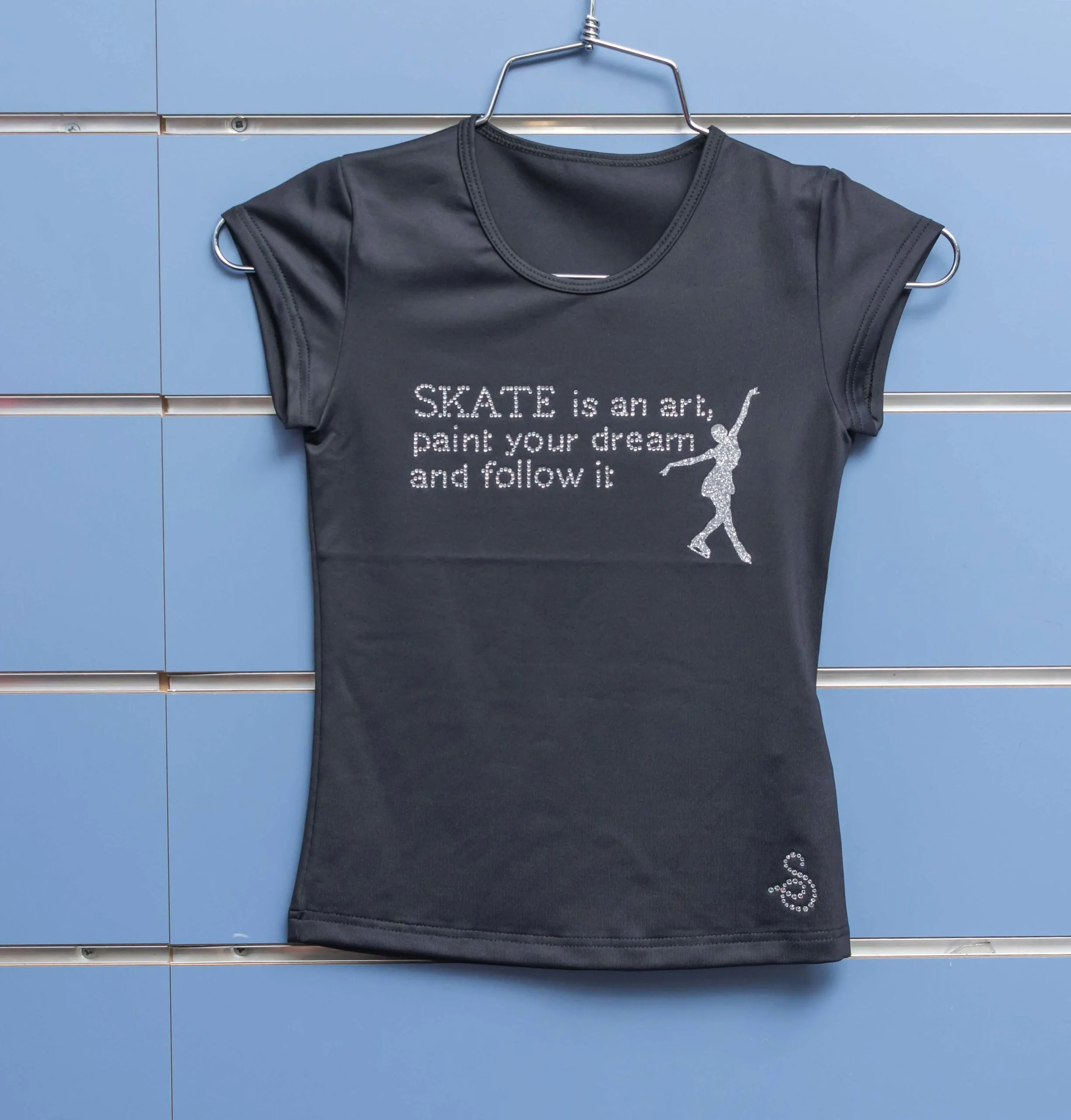 Футболка с кристаллами SAGESTER, черная