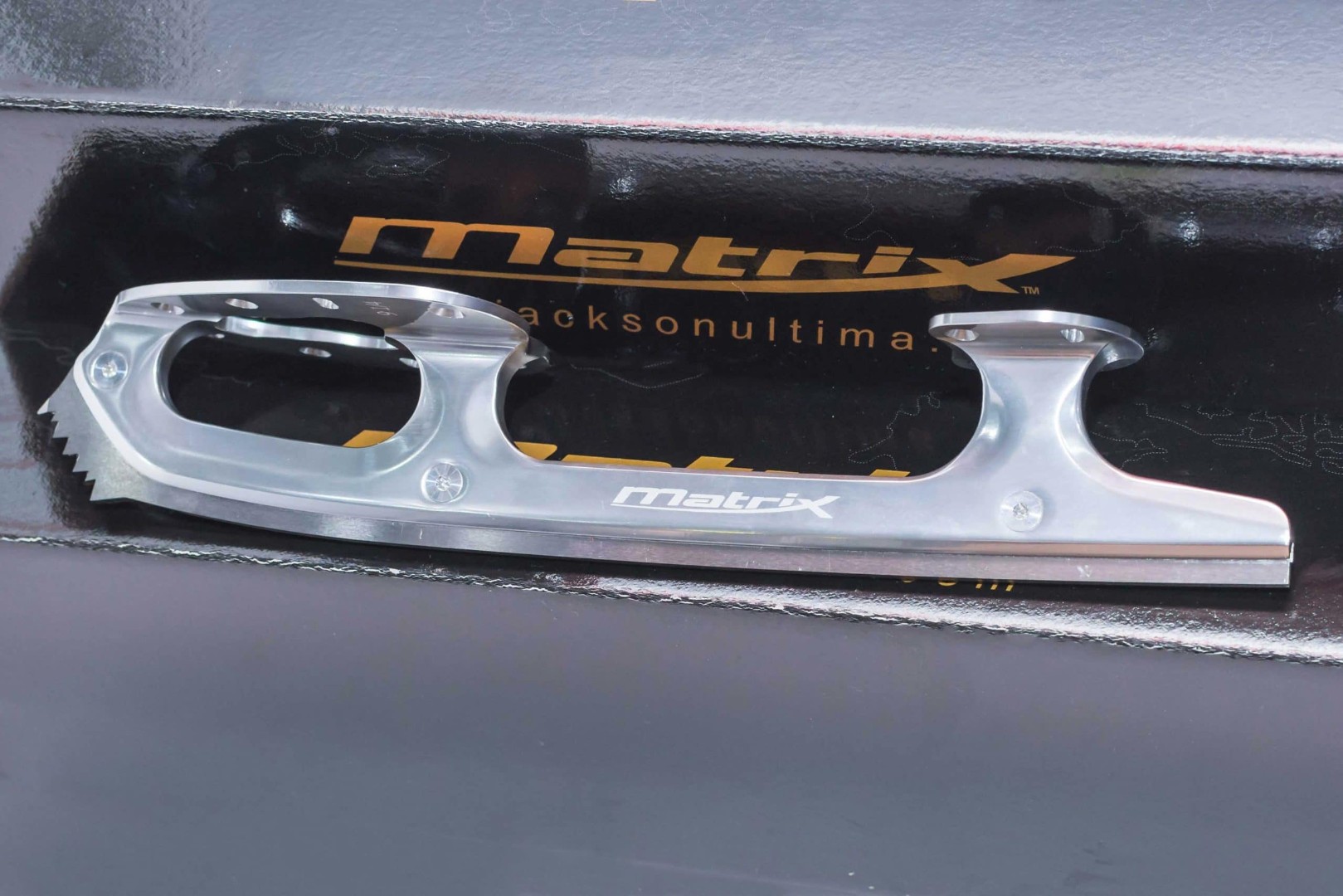 סכין מדגם MATRIX של ULTIMA JEKSON