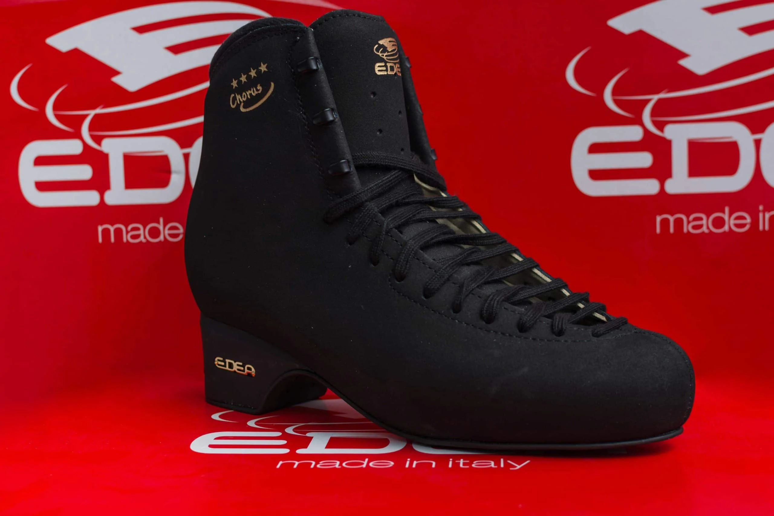 מחליקיים מדגם CHORUS שחורות של חברת EDEA