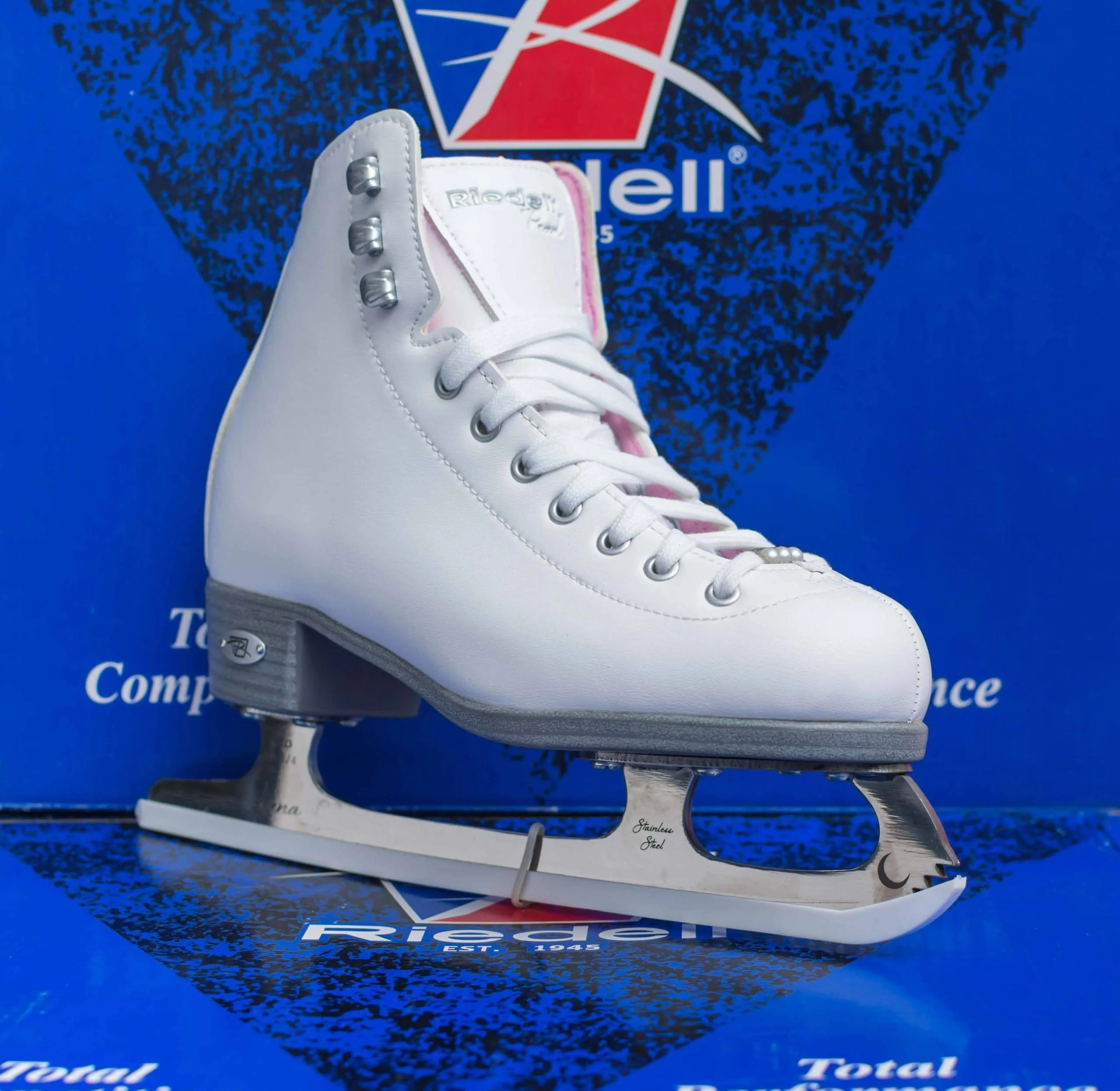 מחליקיים מדגם PEARL 114 של חברת RIEDELL